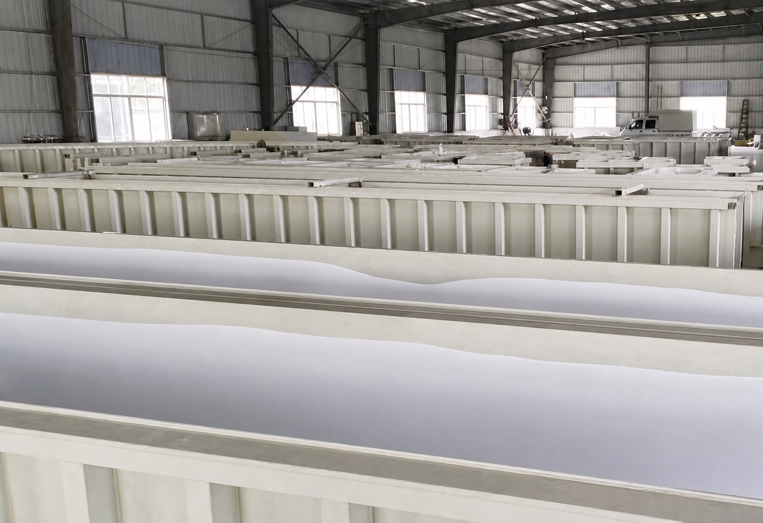 Large PP tank fabrication in a QEEHUA workshop
