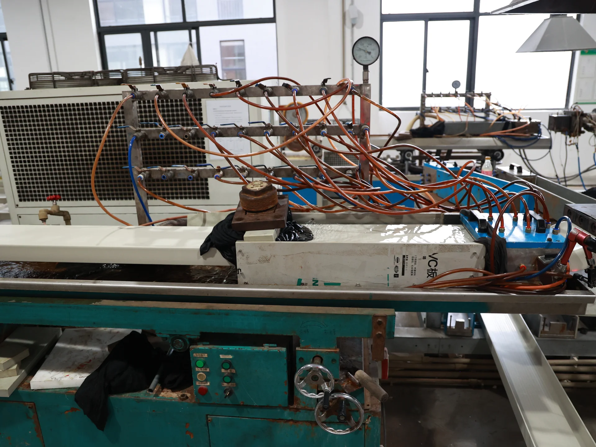 QEEHUA production detail for PP U-shaped slot